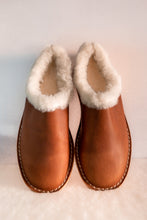 Load image into Gallery viewer, Tan Leather &amp; Sheep Wool Slipper
