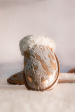Load image into Gallery viewer, Nguni Gold Sheep Wool Slipper
